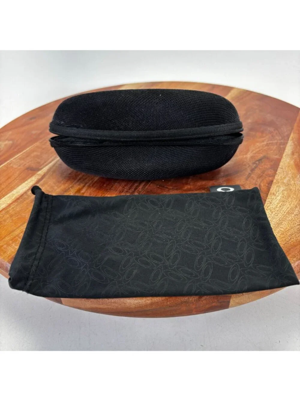 Oakley Black Hard Eyeglass Case w Black Microfiber Sunglass Glass Bag